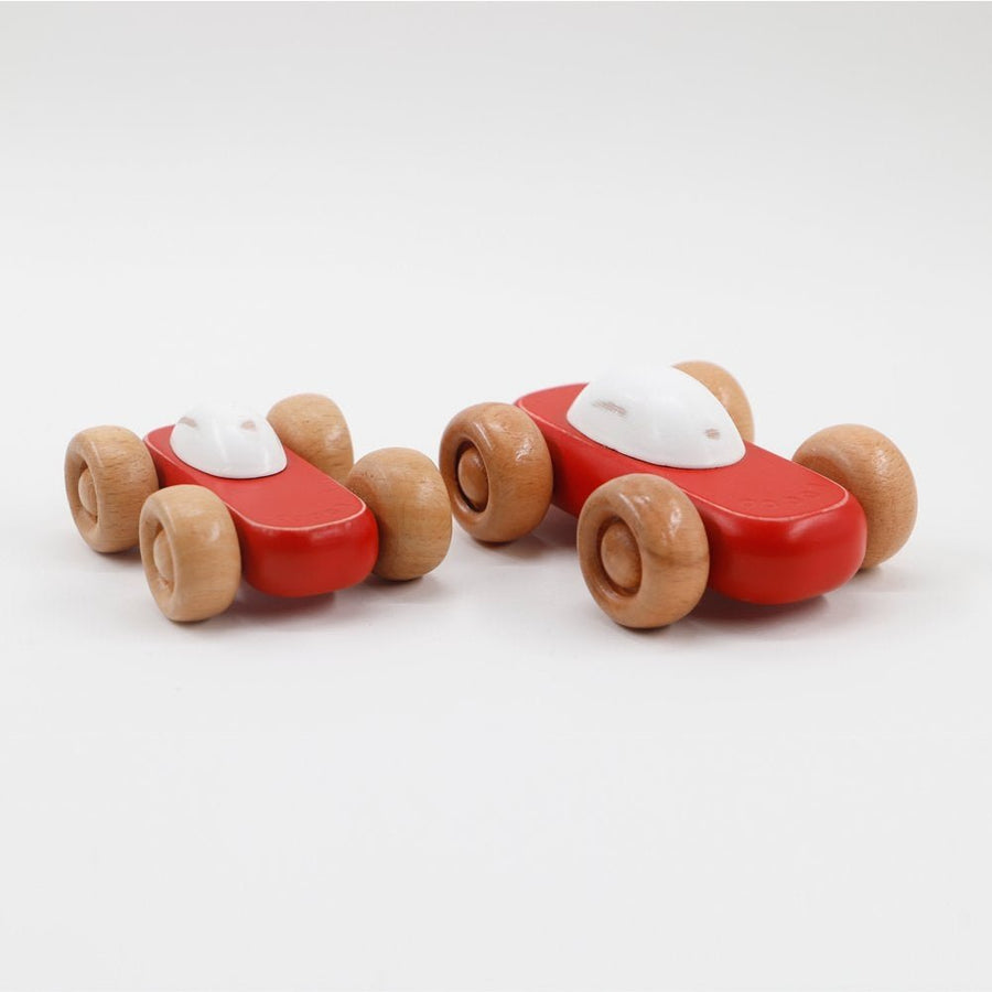 Renkli detaylarla tasarlanmış el yapımı Formula seti.